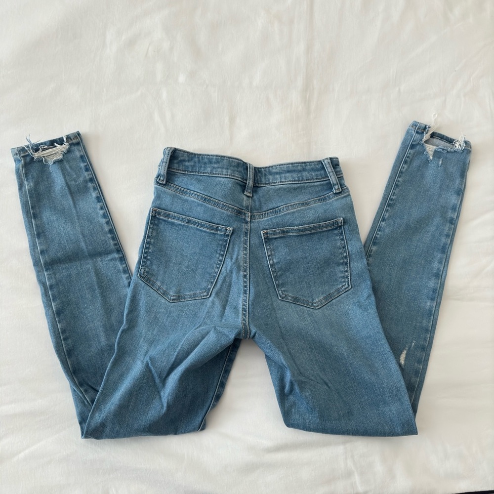 UNIQLO Skinny Tapered High Ultra Stretch Jeans - Picture 3 of 6